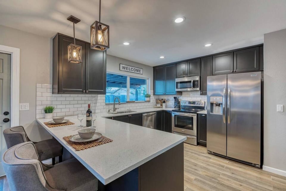 Breakfast bar - Kitchen