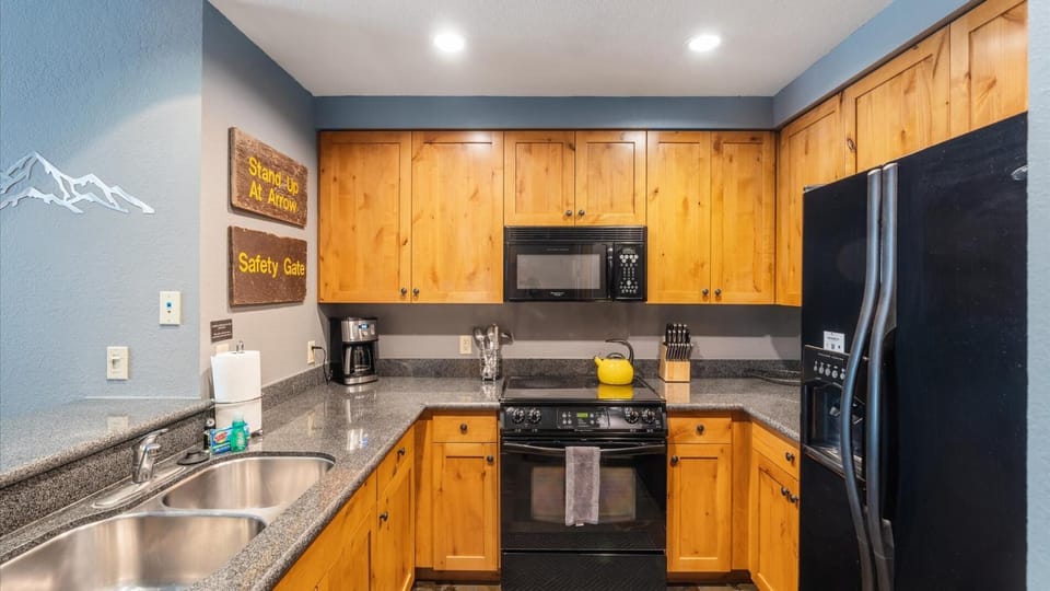 Fully stocked kitchen with breakfast bar seating for 2