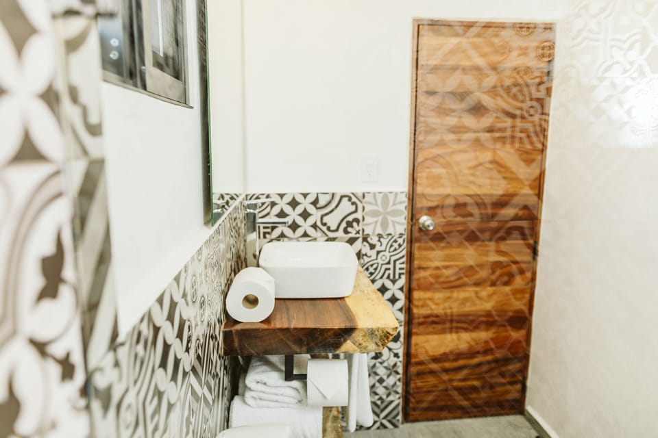 Bathroom sink