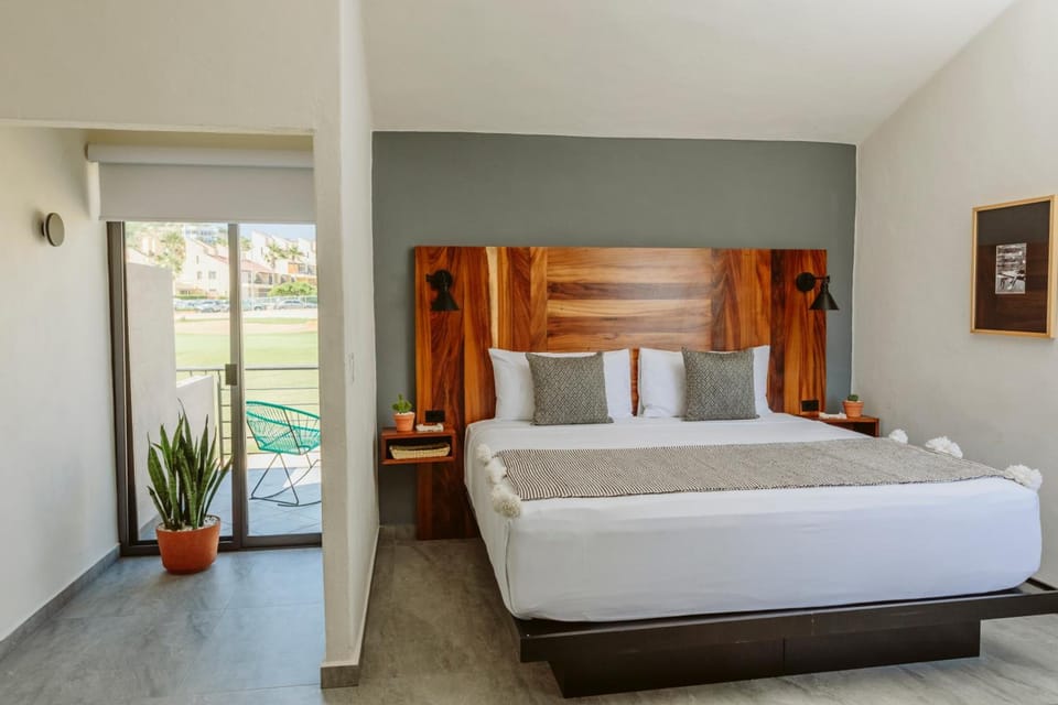 Deluxe Double Room | Premium bedding, down comforters, in-room safe, laptop workspace