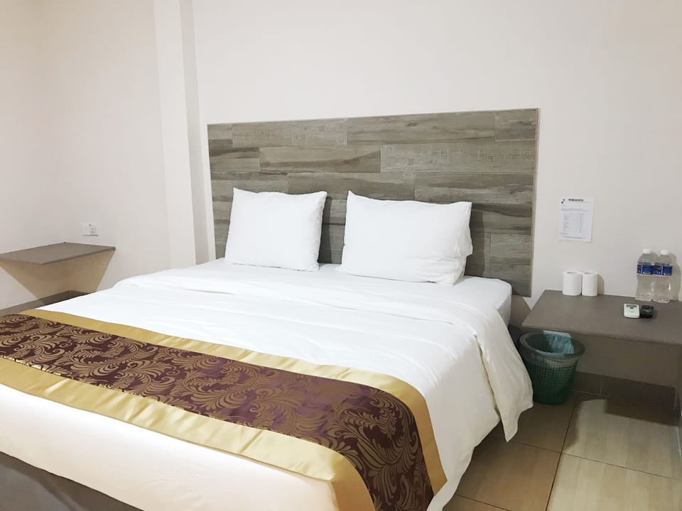 Deluxe Single Room | WiFi (free), bed sheets