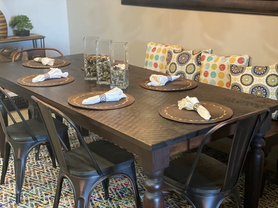 Dinninga table for 7 