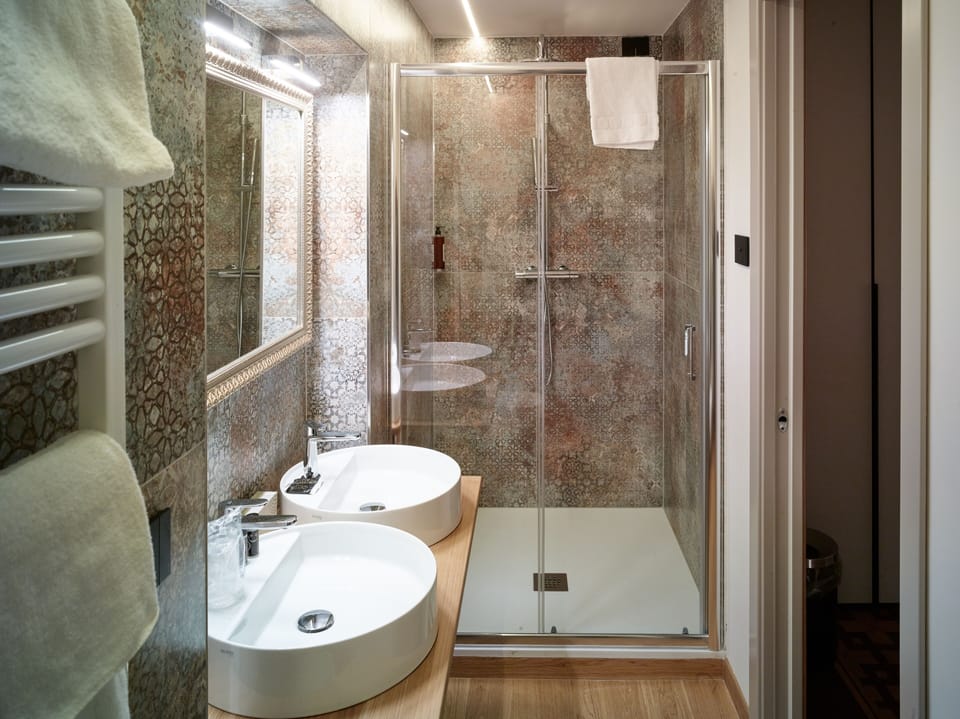 Suite | Bathroom | Shower, rainfall showerhead, hair dryer, slippers