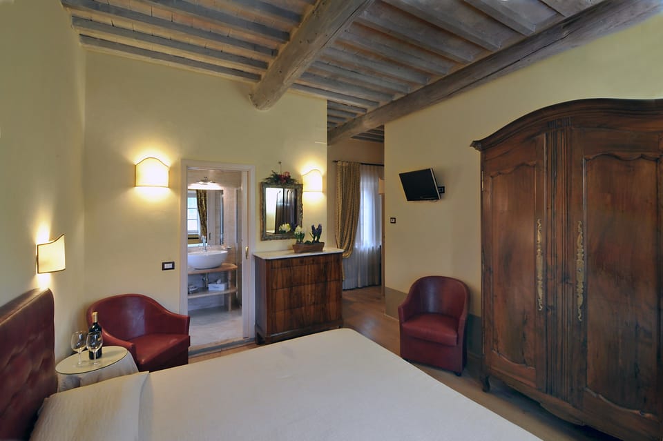 Deluxe Double Room, 1 Double or 2 Twin Beds | In-room safe, soundproofing, free WiFi, bed sheets