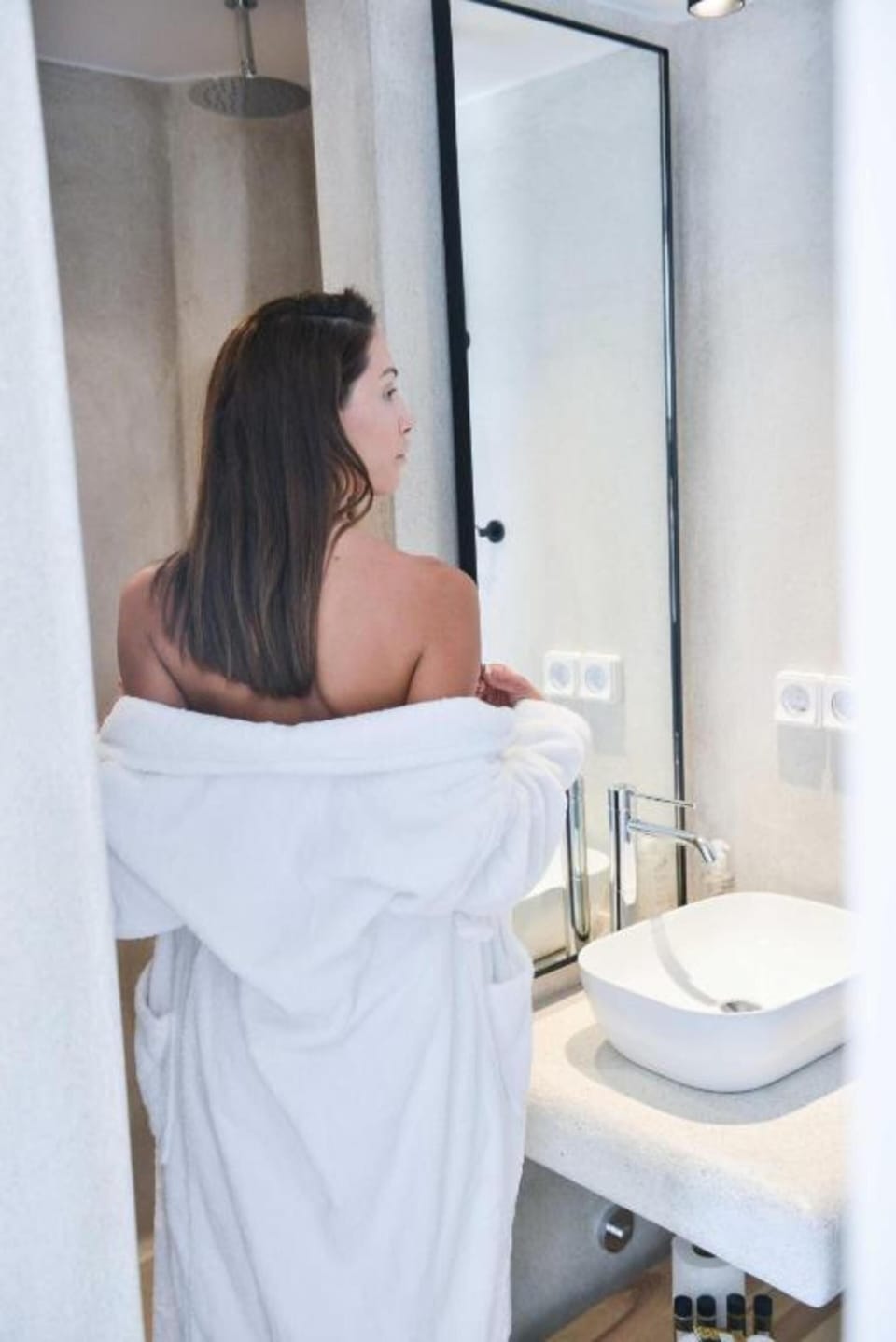 Standard Double Room | Bathroom | Shower, hair dryer, towels