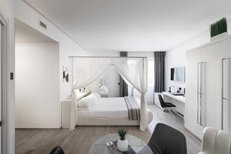 Junior Suite, Annex Building | Premium bedding, down comforters, minibar, in-room safe