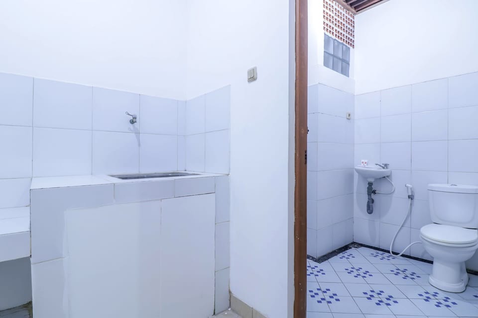Standard Double Room | Bathroom | Shower, towels