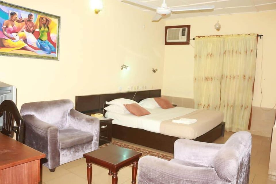 Business Room | Free WiFi