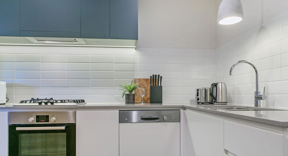 Apartment (1 Bedroom) | Private kitchen | Oven