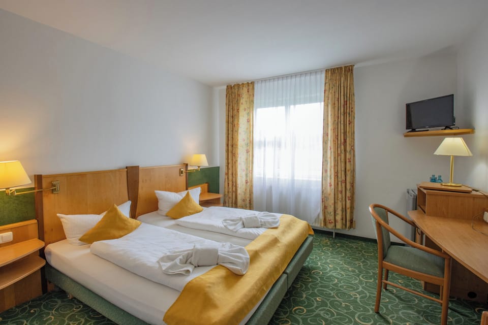 Standard Double Room | Desk, WiFi (free), individually decorated, bed sheets