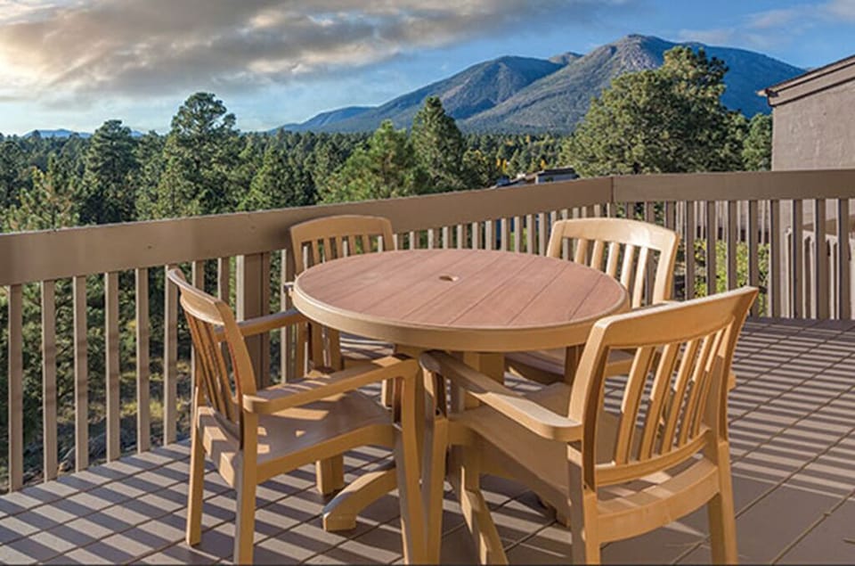 Private Balcony (Unit layout and décor may vary)
