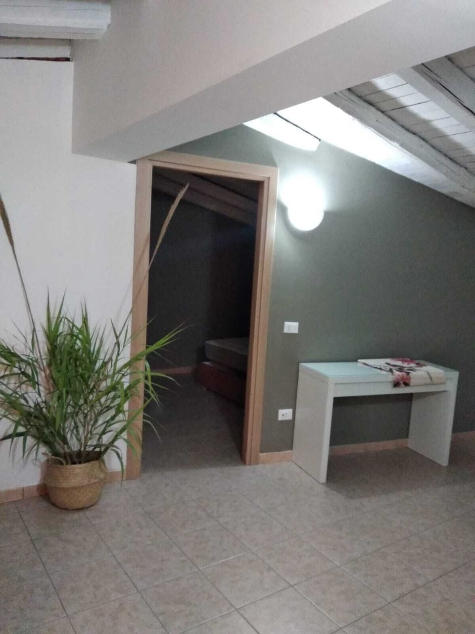 Exclusive Suite | In-room safe, desk, free WiFi, bed sheets
