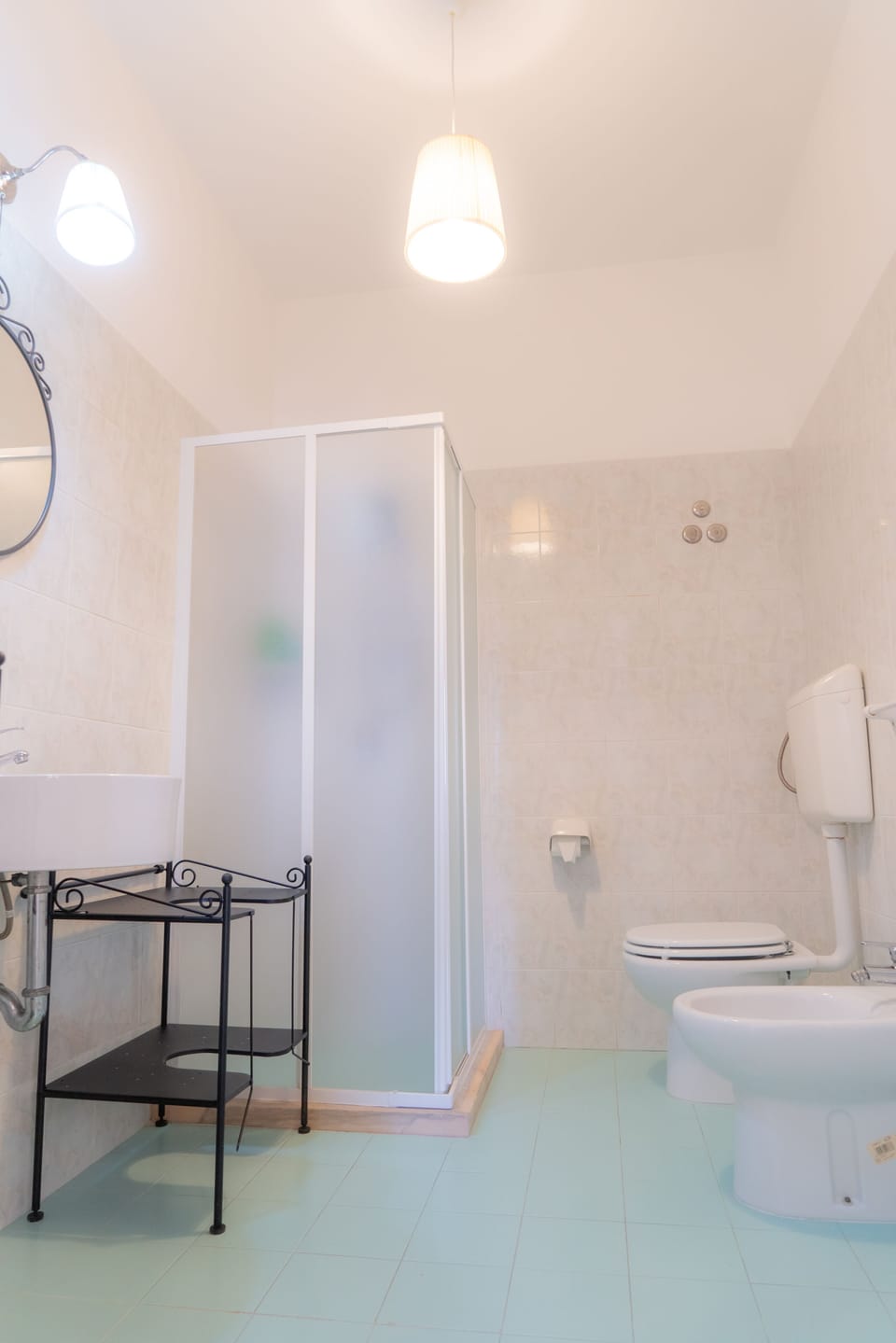 Deluxe Triple Room, Sea View | Bathroom | Free toiletries, bidet, towels