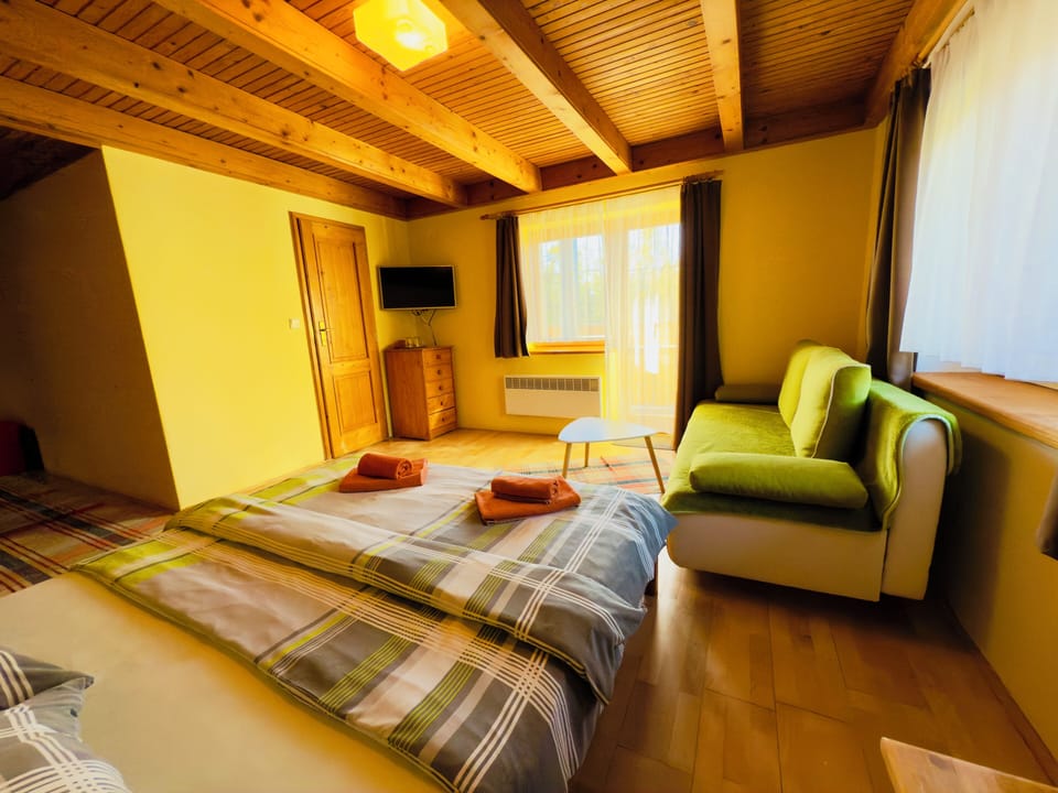 Traditional Triple Room | Blackout drapes, free WiFi, bed sheets