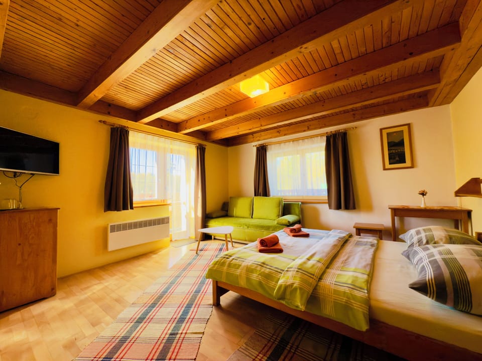 Traditional Triple Room | Blackout drapes, free WiFi, bed sheets