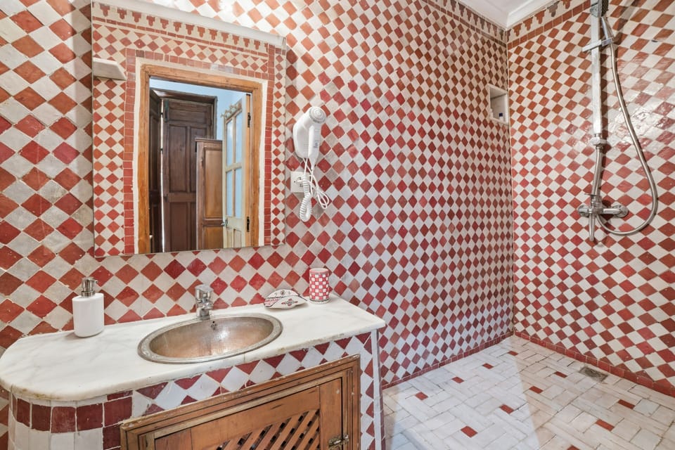 Triple Room, 3 Twin Beds | Bathroom | Shower, rainfall showerhead, hair dryer, bathrobes