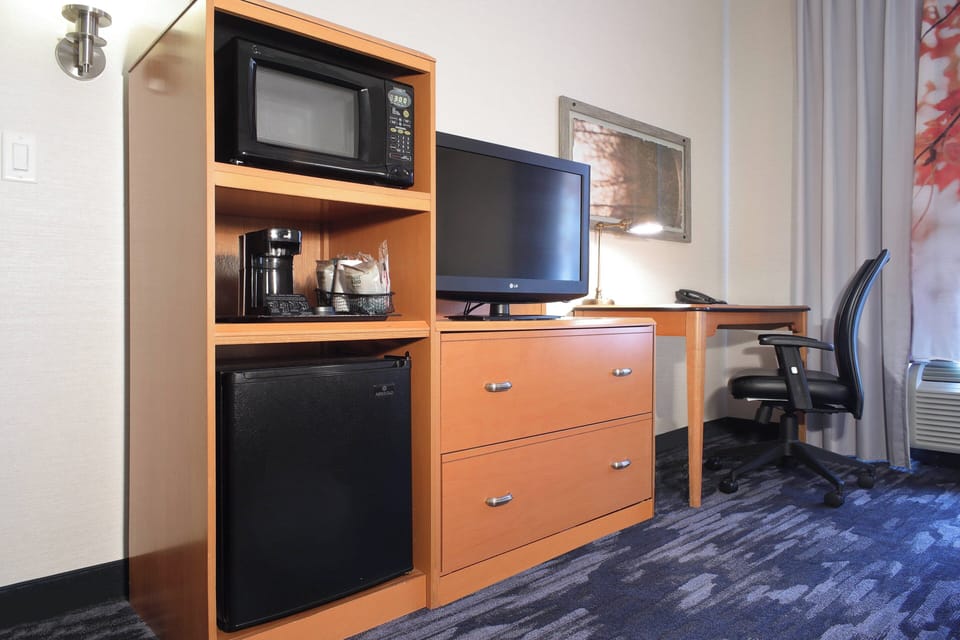 Pillowtop beds, desk, laptop workspace, soundproofing