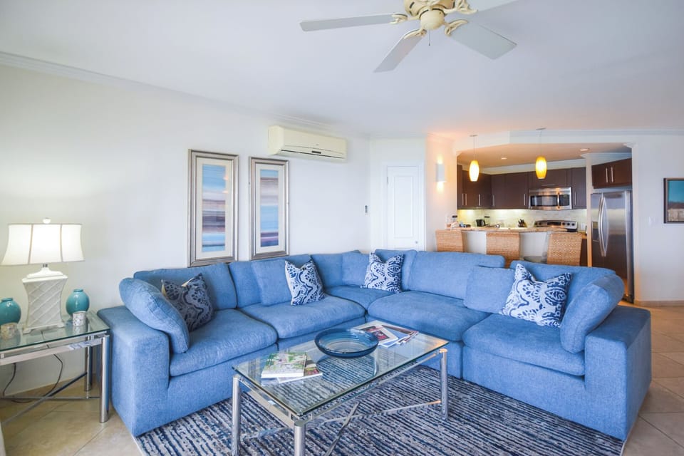 Sapphire Beach 509 - Open plan living room and kitchen