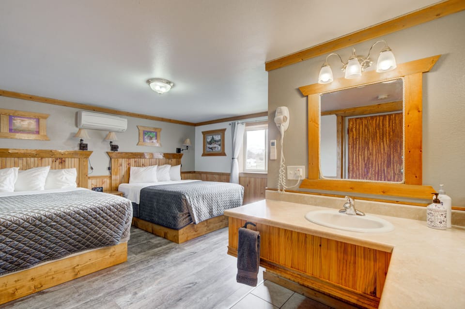 Signature Suite | Premium bedding, pillowtop beds, individually decorated, soundproofing