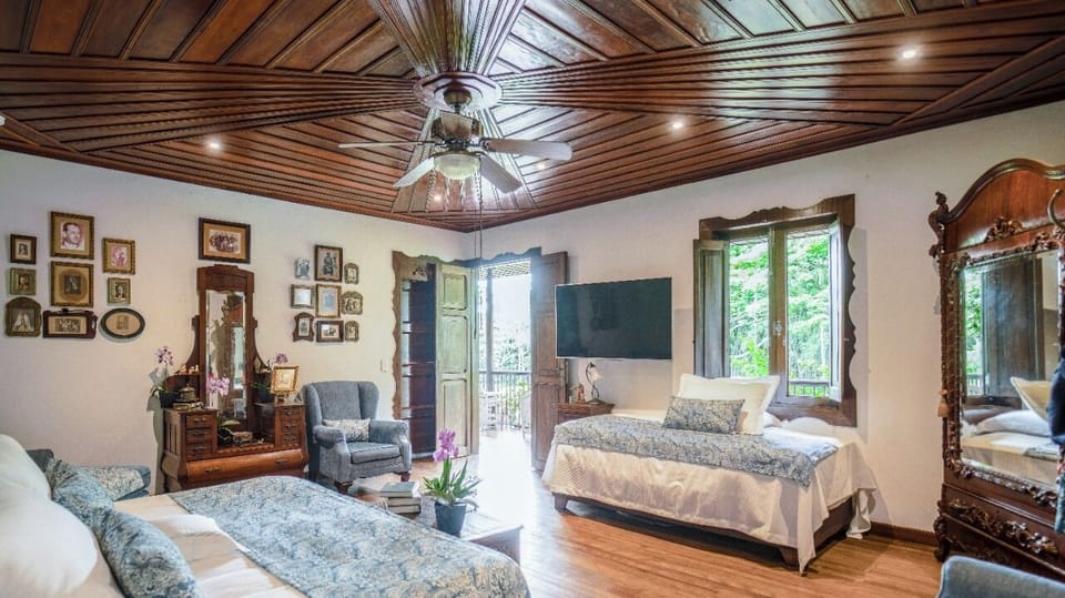 Luxury Suite | In-room safe, desk, laptop workspace, WiFi (free)