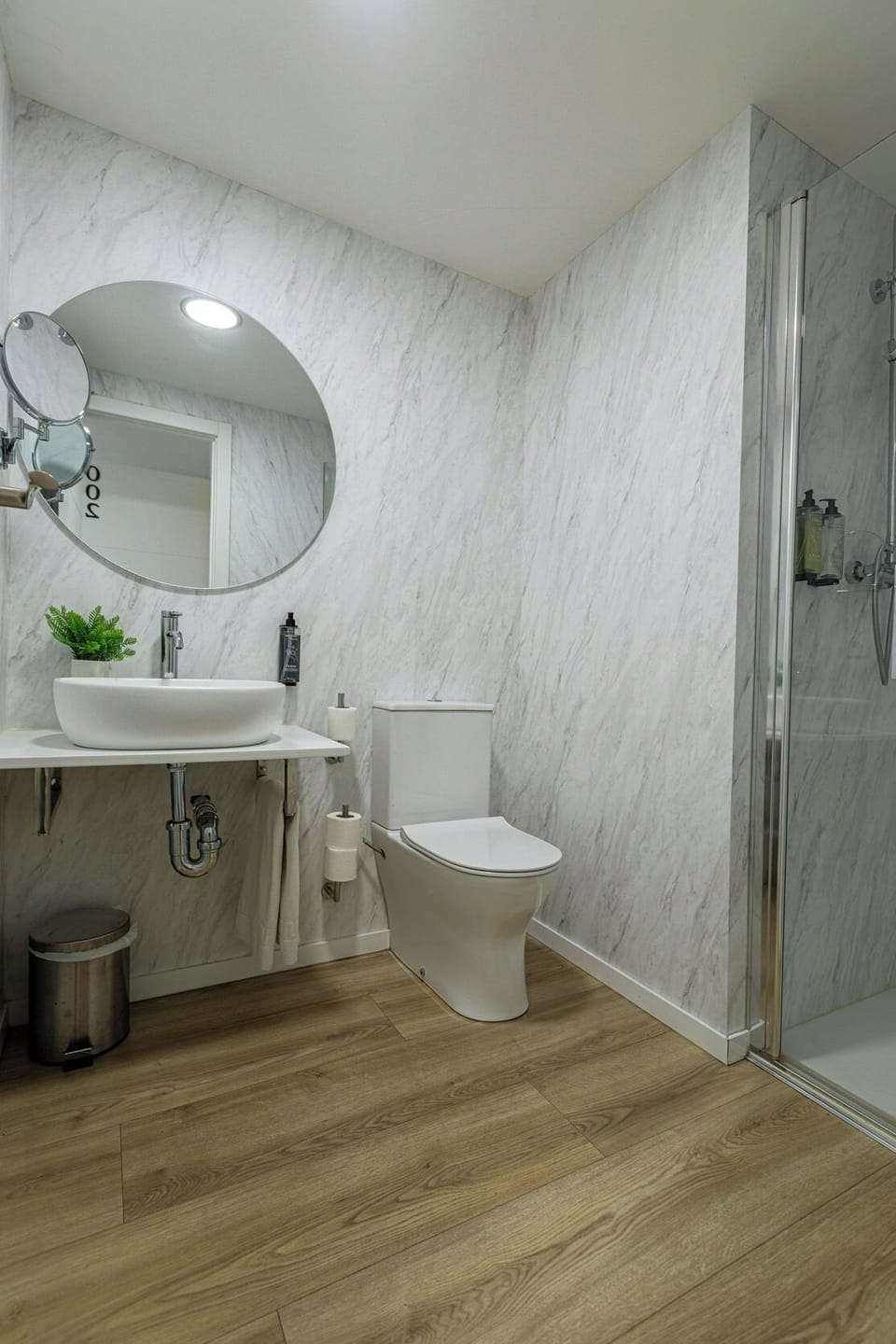 Double Room | Bathroom | Free toiletries, hair dryer, towels