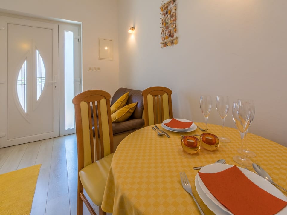 Private kitchen | Fridge, oven, stovetop, dishwasher