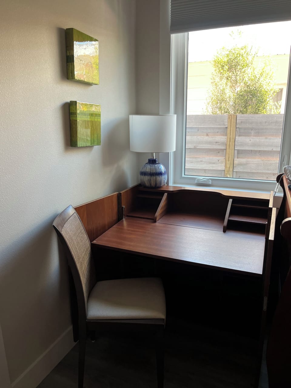 Sunny work space in Office/Twin room