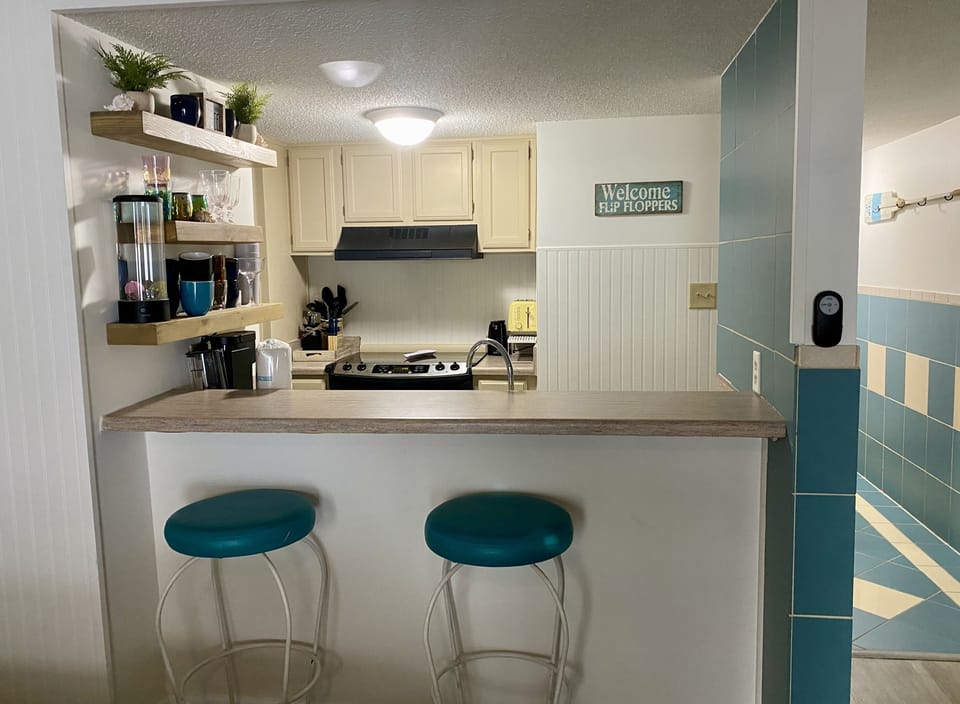 Studio, Pool Access, Beachfront (169) | Private kitchen | Full-size fridge, oven, stovetop, dishwasher