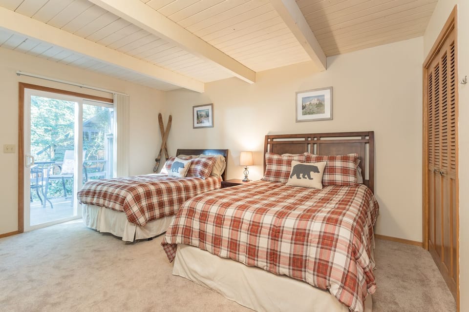 Downstairs Bedroom 1 - 1 Queen Bed & 1 Full Bed