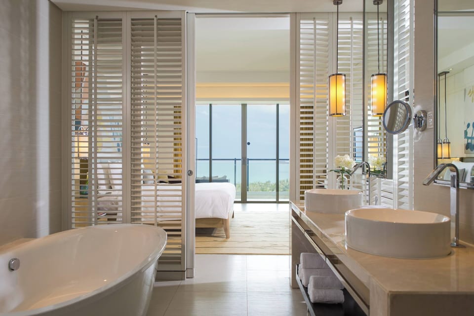 Separate tub and shower, deep soaking tub, rainfall showerhead