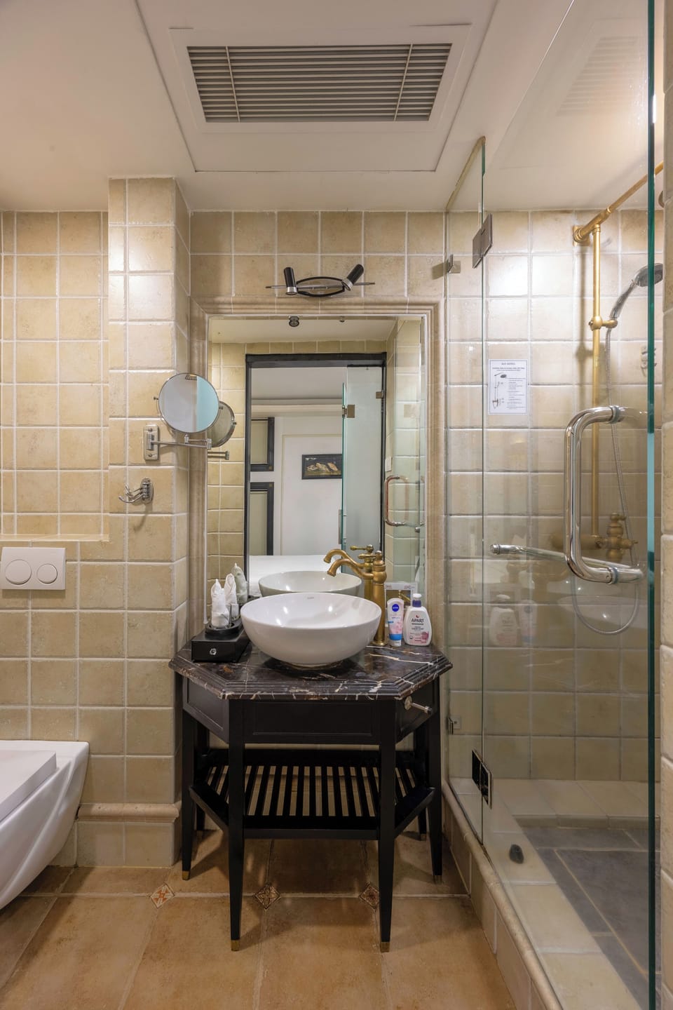 Superior Double Room | Bathroom | Shower, free toiletries, hair dryer, bathrobes