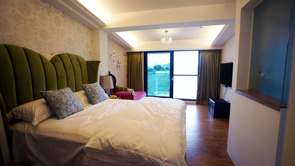 Double Room | Blackout drapes, soundproofing, bed sheets