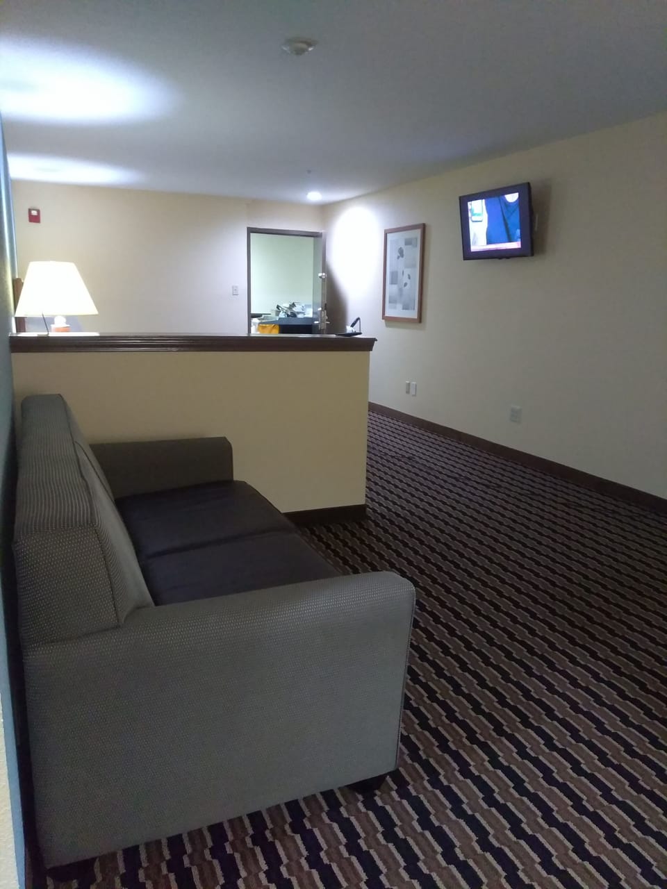 Double Room | Living area | 32-inch flat-screen TV with cable channels, TV