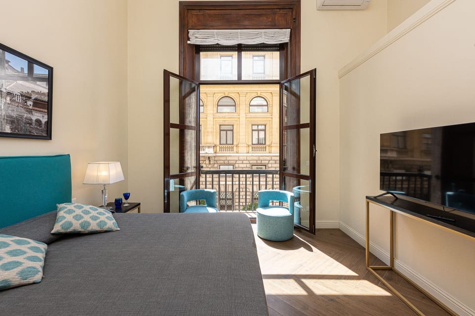 Camera da letto doppia con bagno en-suite e balconcino
