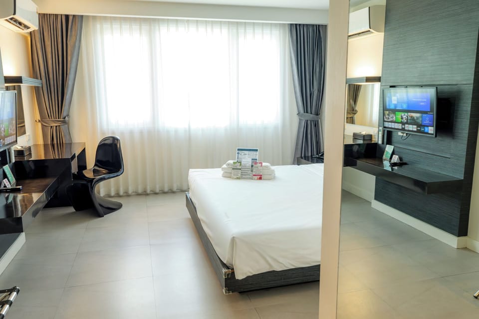 Superior Room with 1 King Bed | Premium bedding, in-room safe, desk, laptop workspace