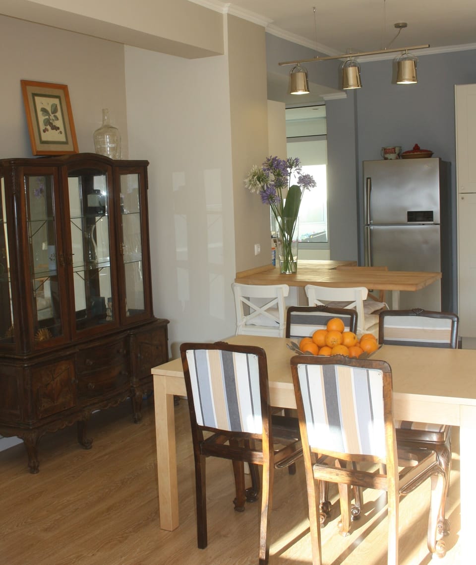 dining table open area