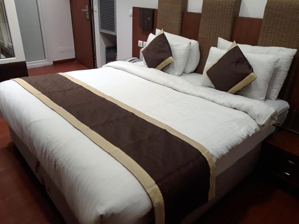 In-room safe, desk, iron/ironing board, free WiFi