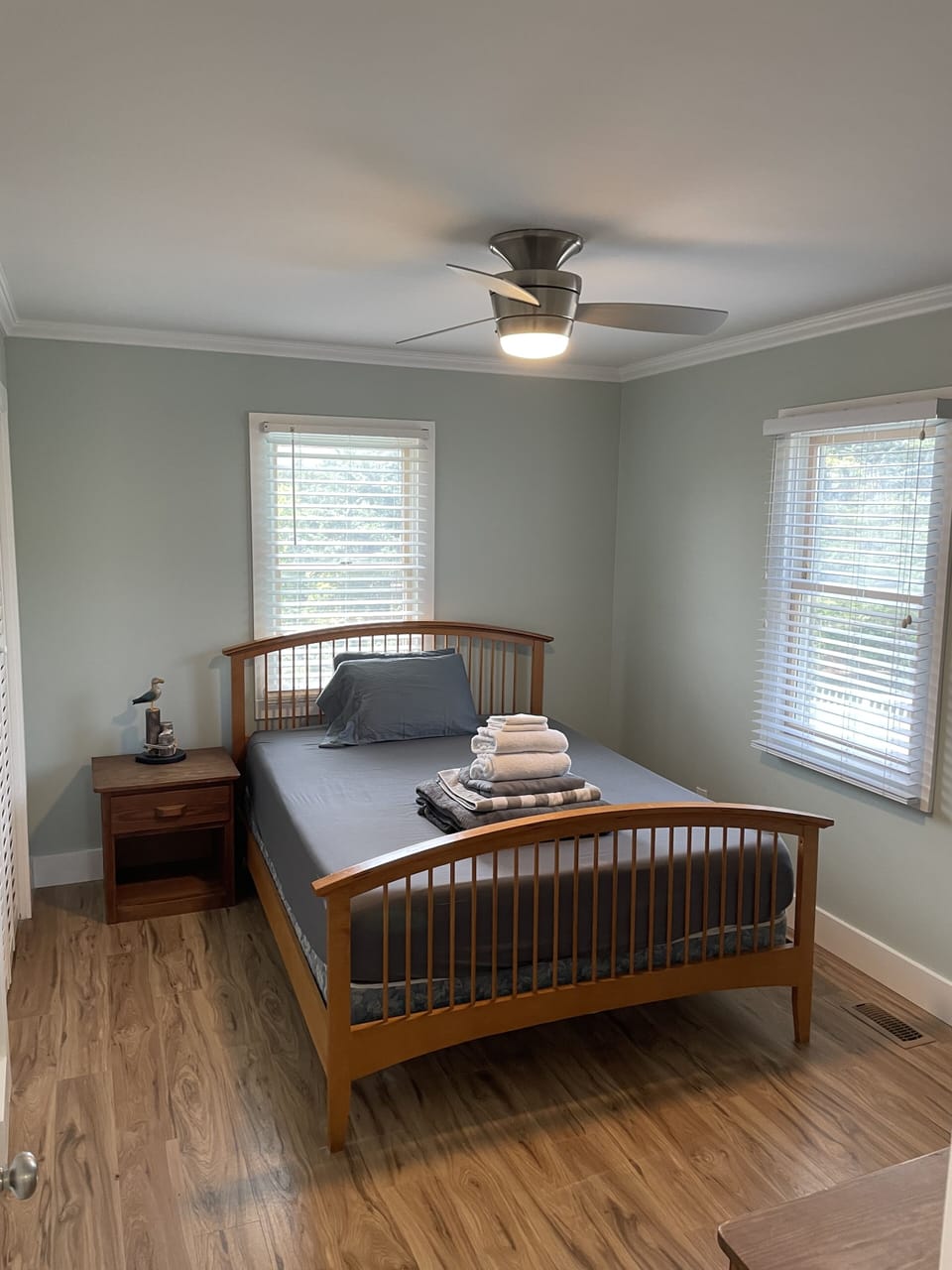 Queen bedroom lower level 
