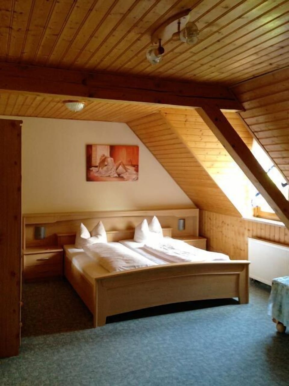 Honeymoon Suite | Free WiFi