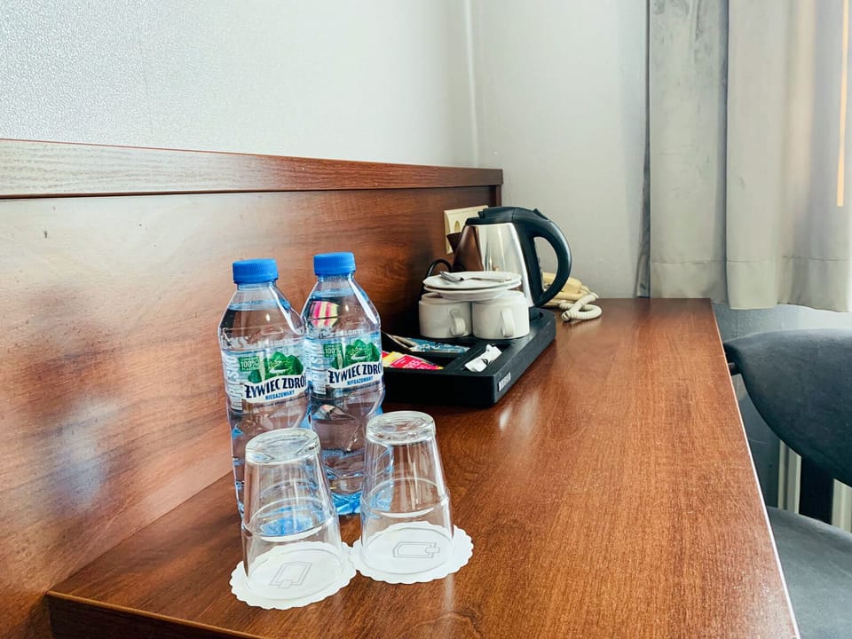 Business Twin Room, 1 Bedroom | Desk, iron/ironing board, free WiFi, bed sheets
