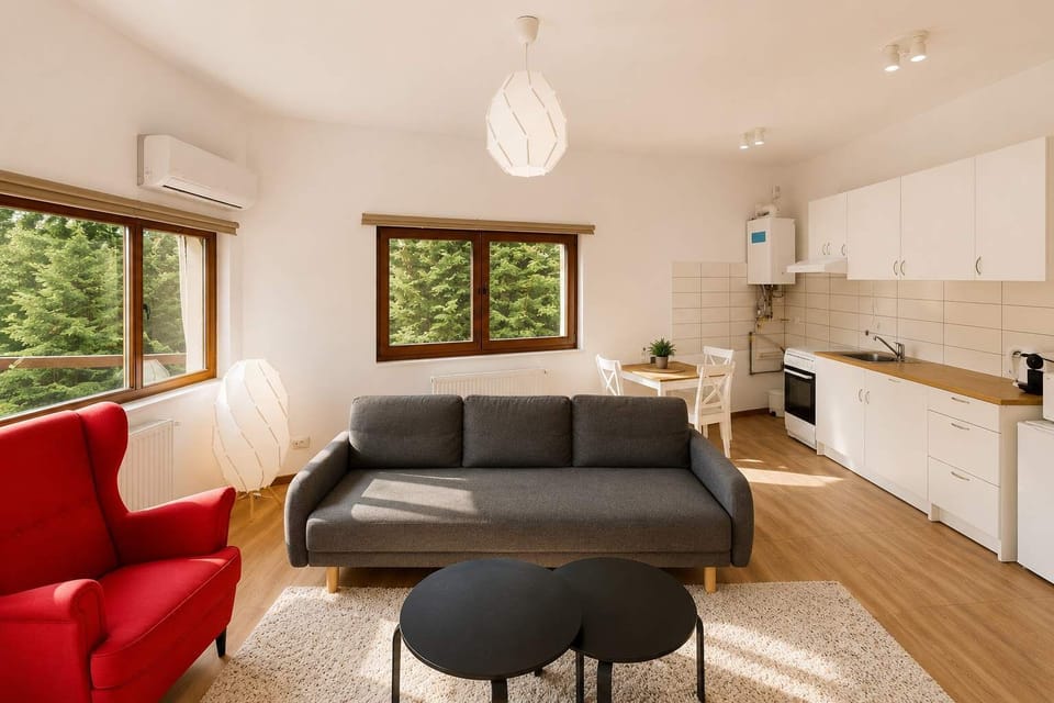 Junior Apartment | Living area | Flat-screen TV