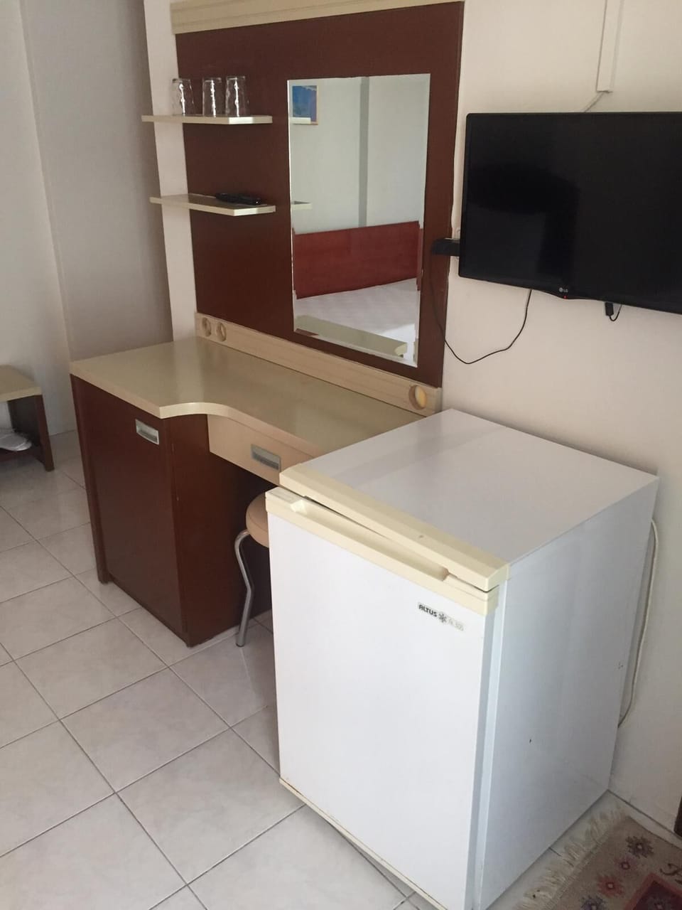 Mini-refrigerator