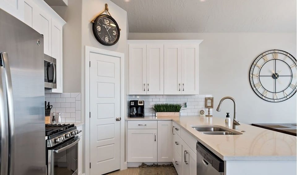 Townhome, 3 Bedrooms | Private kitchen | Fridge, microwave, oven, stovetop