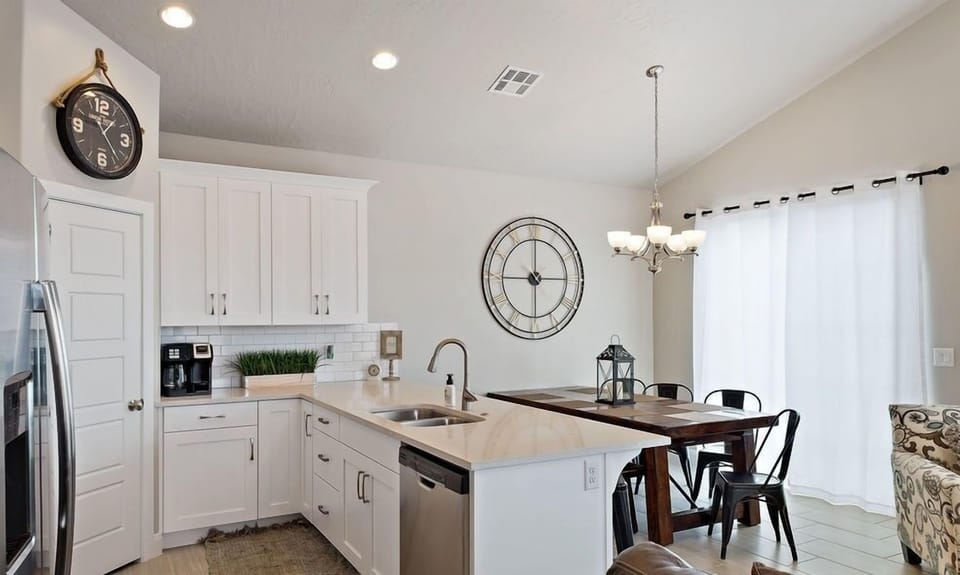 Townhome, 3 Bedrooms | Private kitchen | Fridge, microwave, oven, stovetop