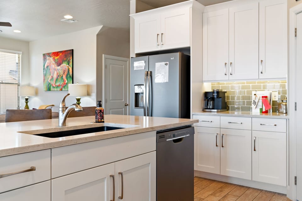 Townhome, 4 Bedrooms | Private kitchen | Fridge, oven, coffee/tea maker, toaster