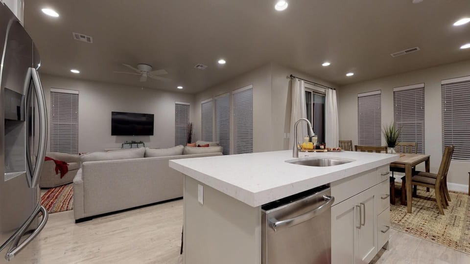 Townhome, 4 Bedrooms | Private kitchen | Fridge, microwave, oven, stovetop