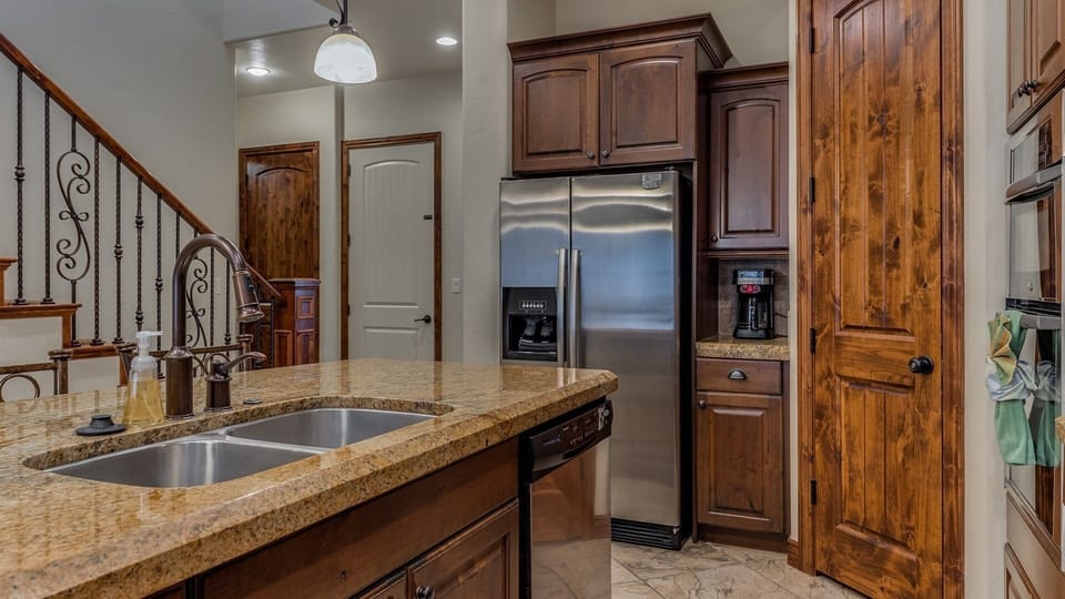 Townhome, 3 Bedrooms | Private kitchen | Coffee/tea maker, fridge, oven, toaster