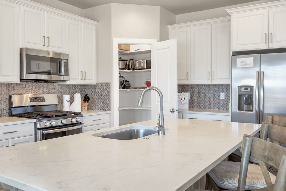 Townhome, 4 Bedrooms | Private kitchen | Coffee/tea maker, fridge, oven, toaster