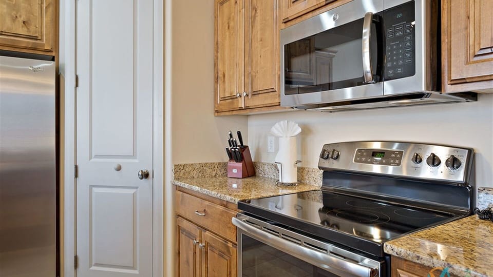 Townhome, 4 Bedrooms | Private kitchen | Coffee/tea maker, fridge, oven, toaster