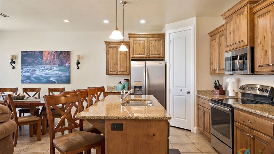 Townhome, 4 Bedrooms | Private kitchen | Coffee/tea maker, fridge, oven, toaster